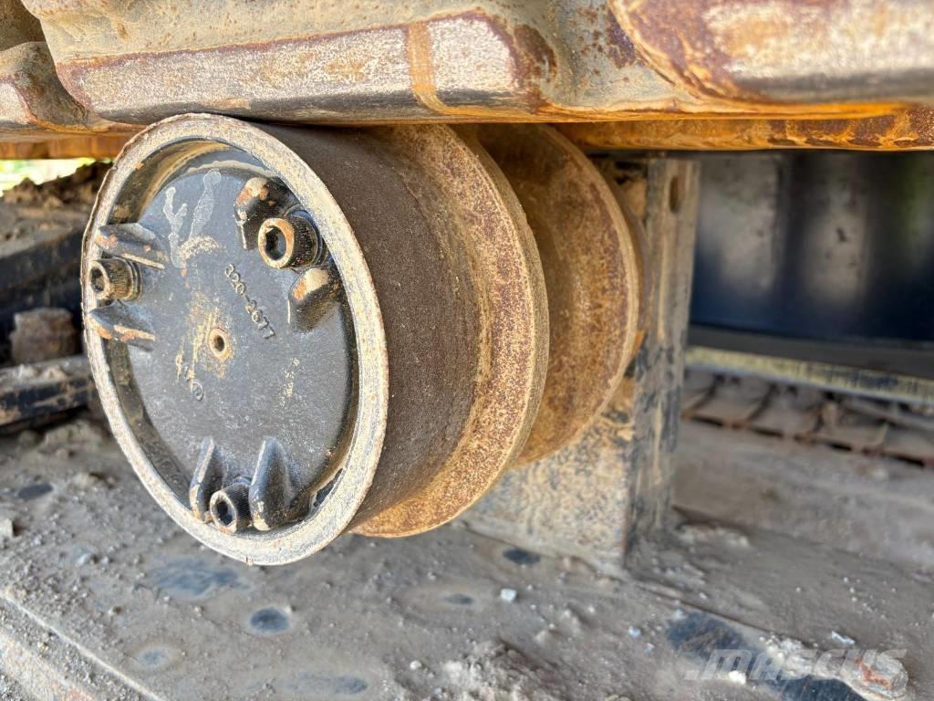 CAT 374 (On Transport) Rupsgraafmachines