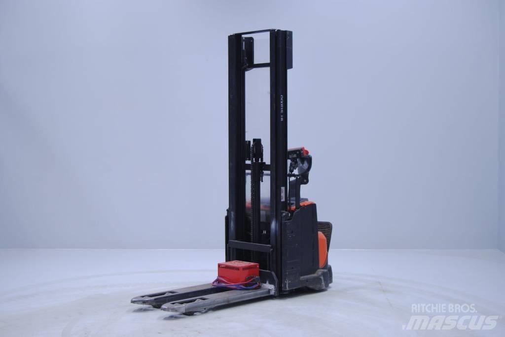 Toyota SWE120L Stapelaar meeloop