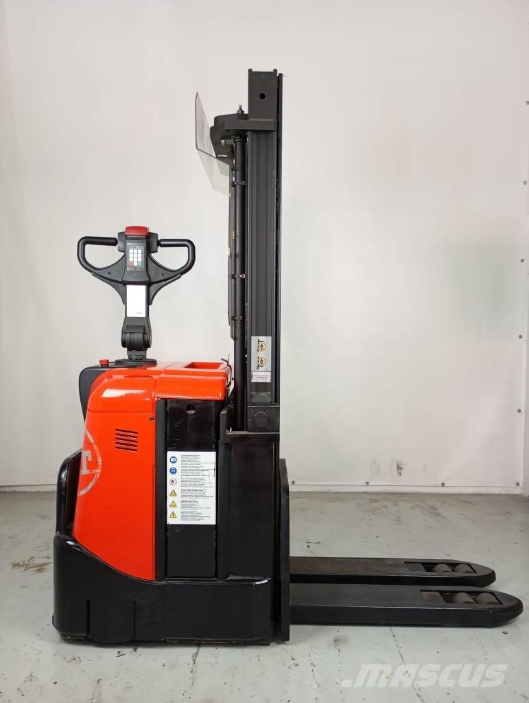 BT SPE 125 Zelfrijdende stapelaars