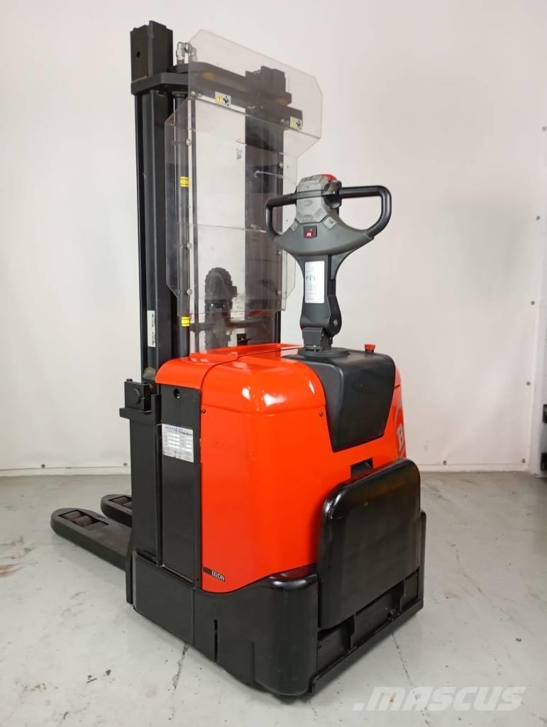 BT SPE 125 Zelfrijdende stapelaars