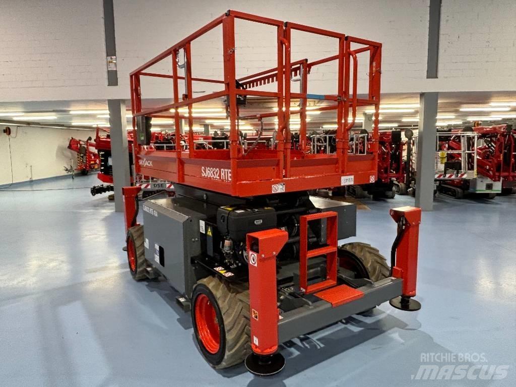 SkyJack SJ 6832 RTE Schaarhoogwerkers