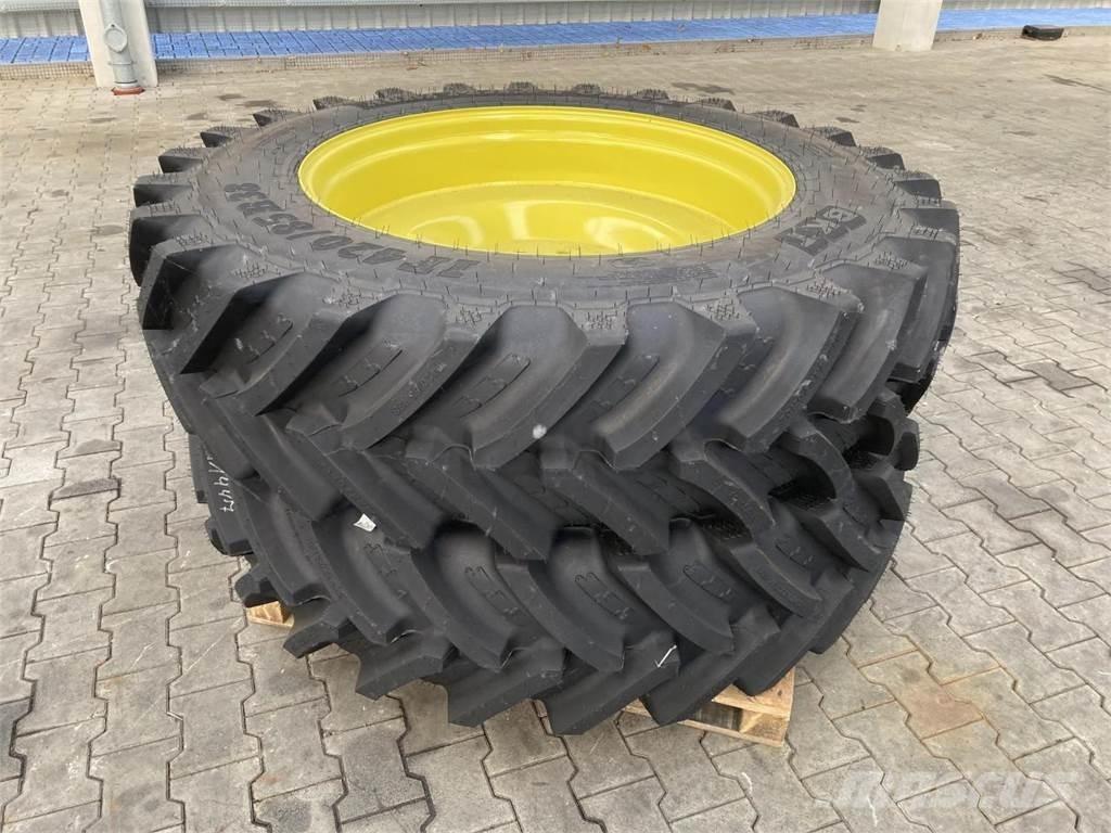BKT 420/85R38 Banden, wielen en velgen