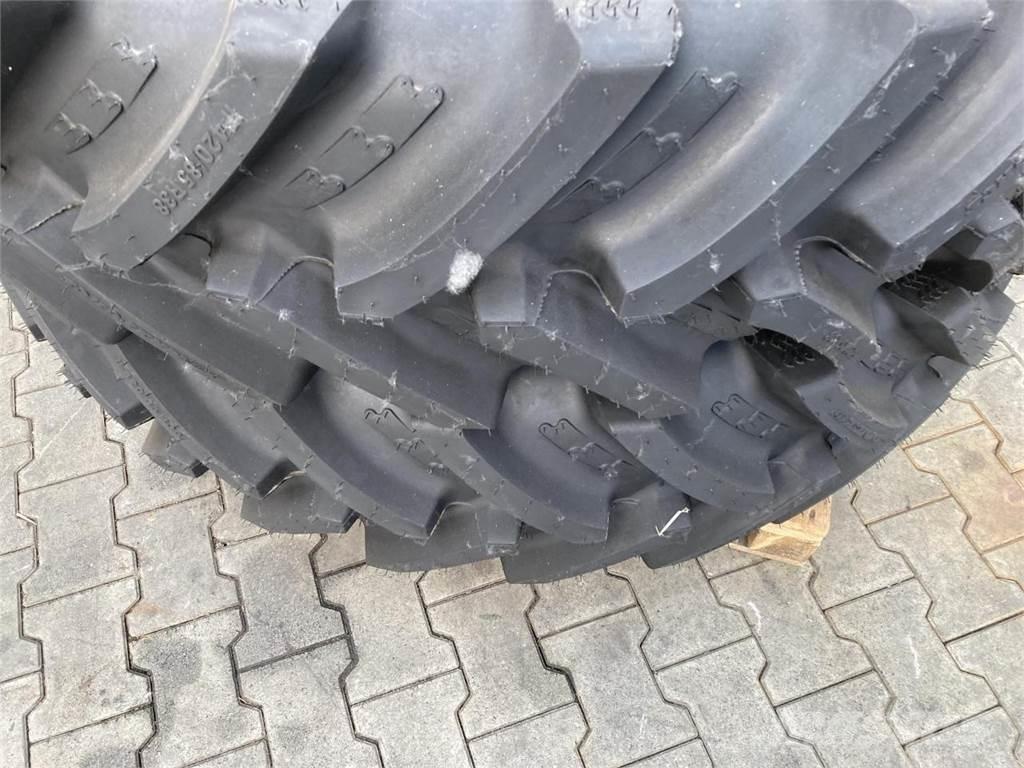 BKT 420/85R38 Banden, wielen en velgen