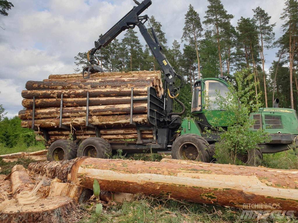 John Deere 1110 E Forwarders