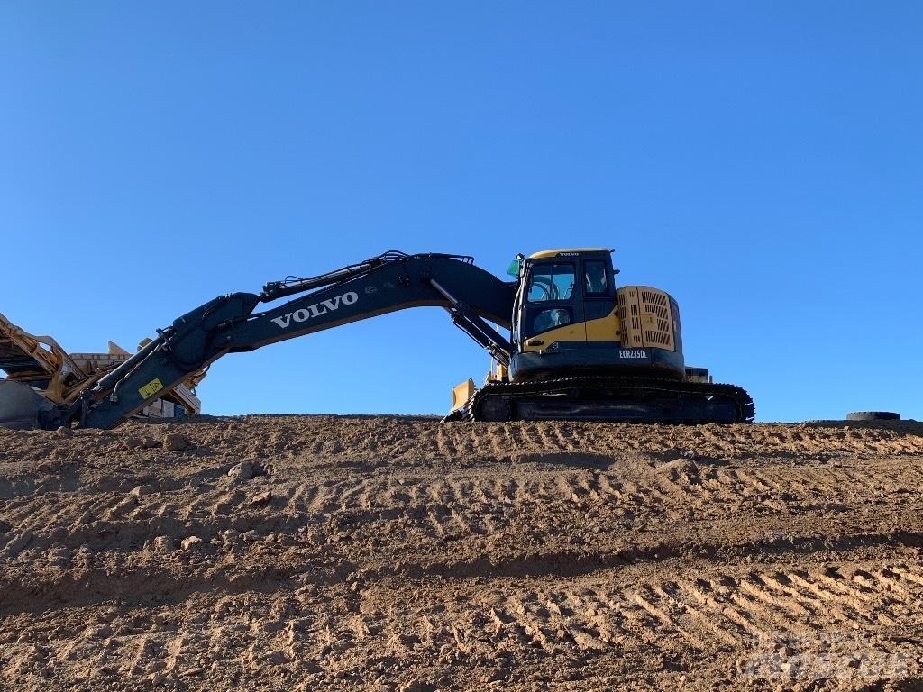 Komatsu 138 us -8 Rupsgraafmachines