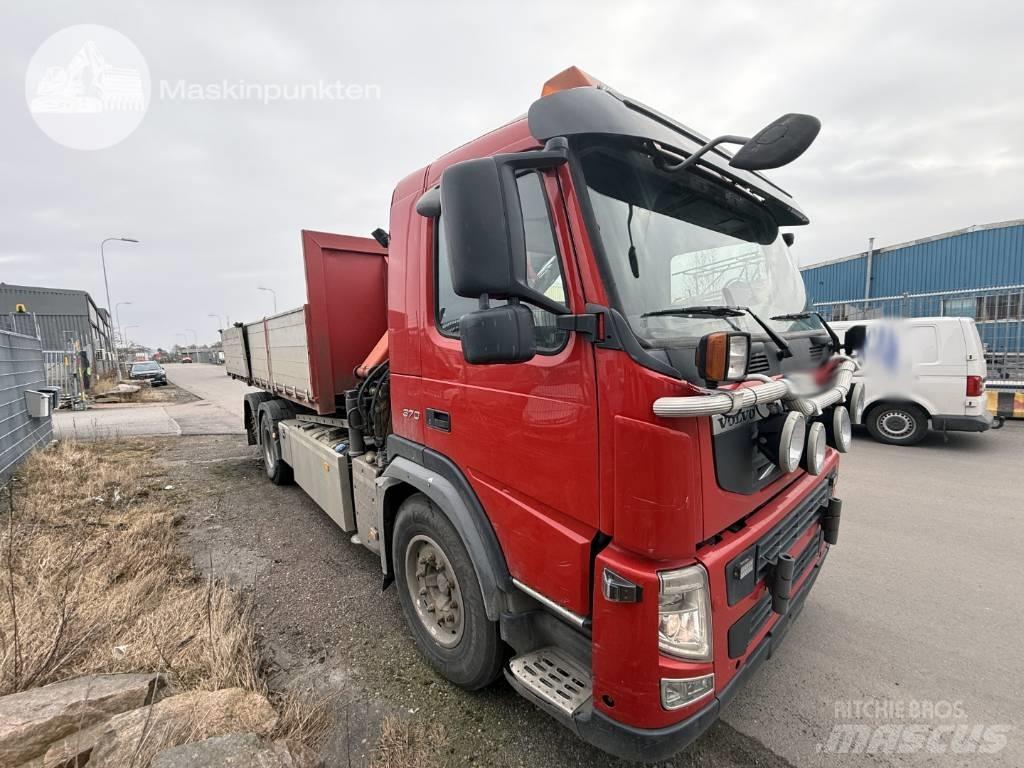 Volvo FM 370 Vlakke laadvloer met kraan