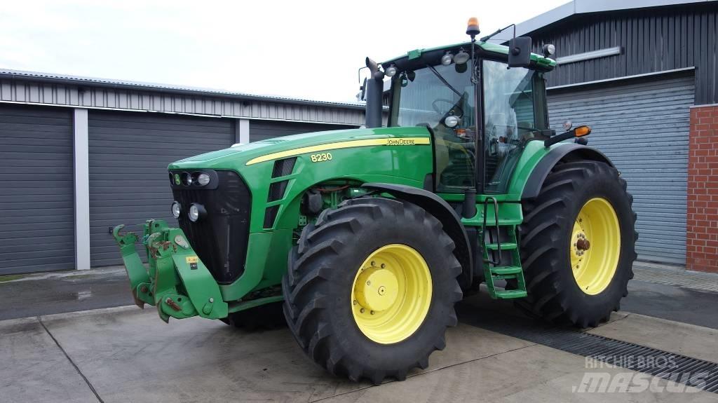 John Deere 8230 ILS Tractoren