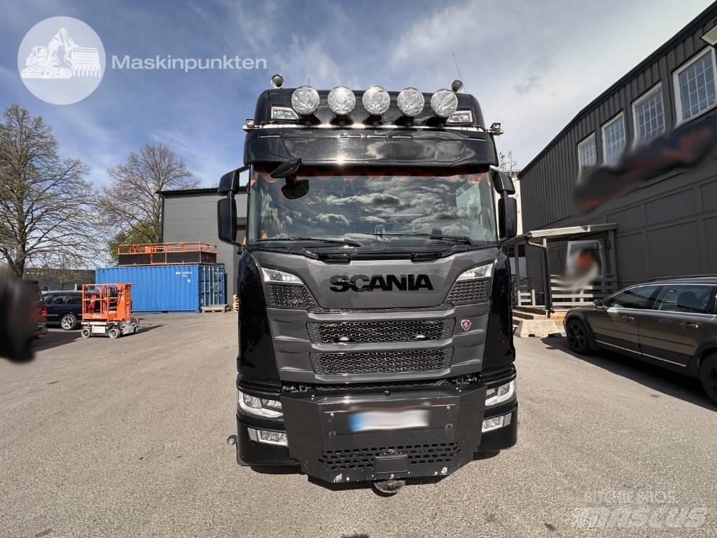 Scania R 500 Vlakke laadvloer met kraan