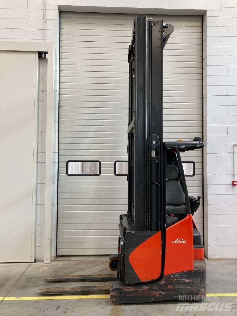 Linde R14X/116 Reachtruck voor hoog niveau