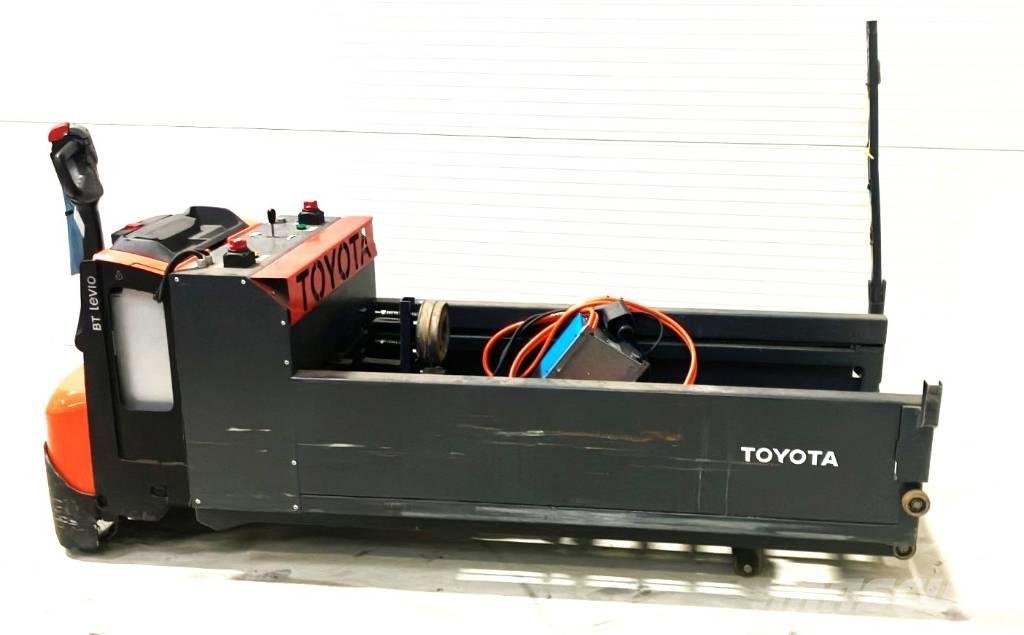 Toyota LWE200 + tugger Steekwagentje