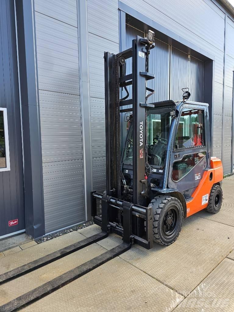 Toyota 8 FD 30 Diesel heftrucks