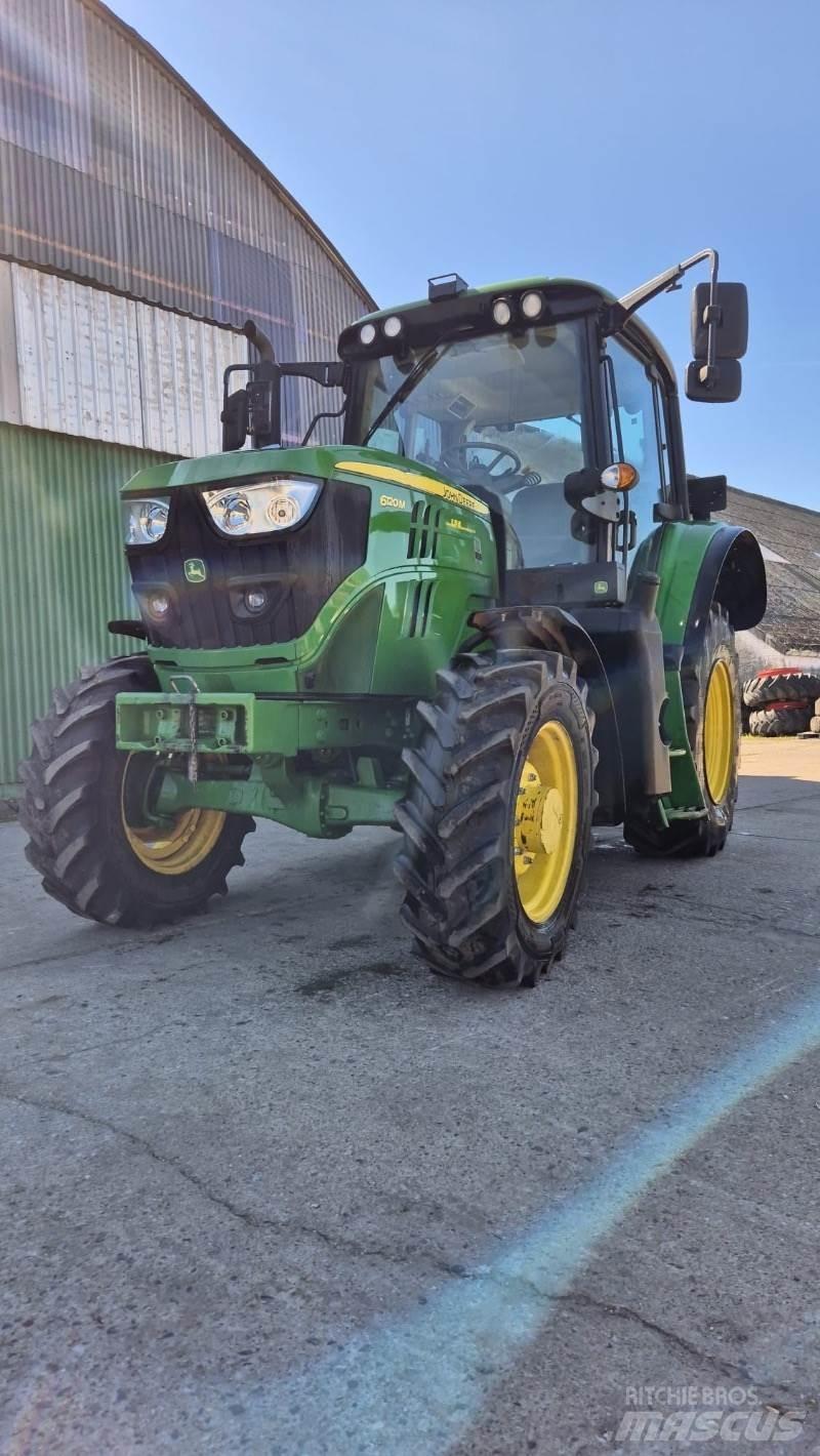 John Deere 6120 M Tractoren