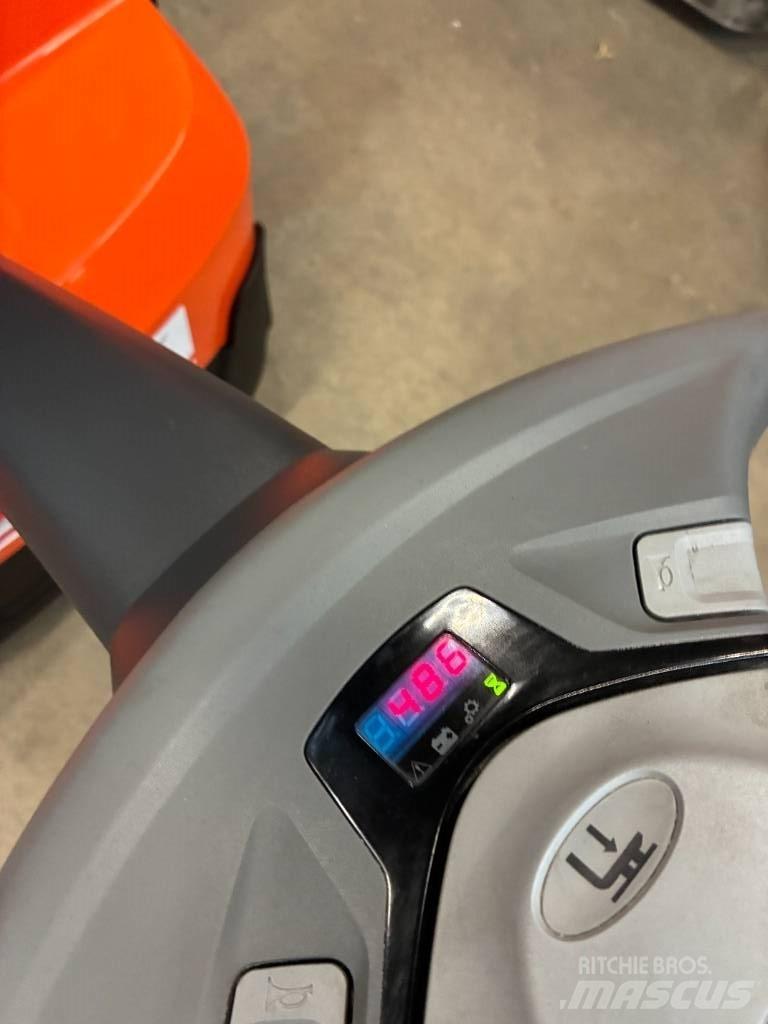 Toyota SWE120L Stapelaar meeloop