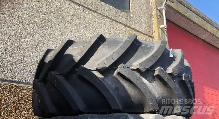 Mitas 460/70R24 Banden, wielen en velgen
