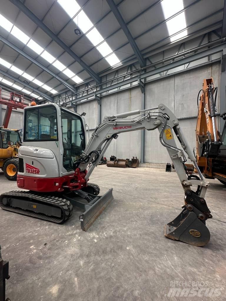 Takeuchi TB 325 R Minigraafmachines < 7t