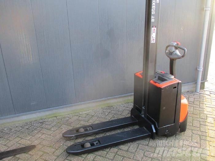 Toyota SWE 080L Stapelaar meeloop