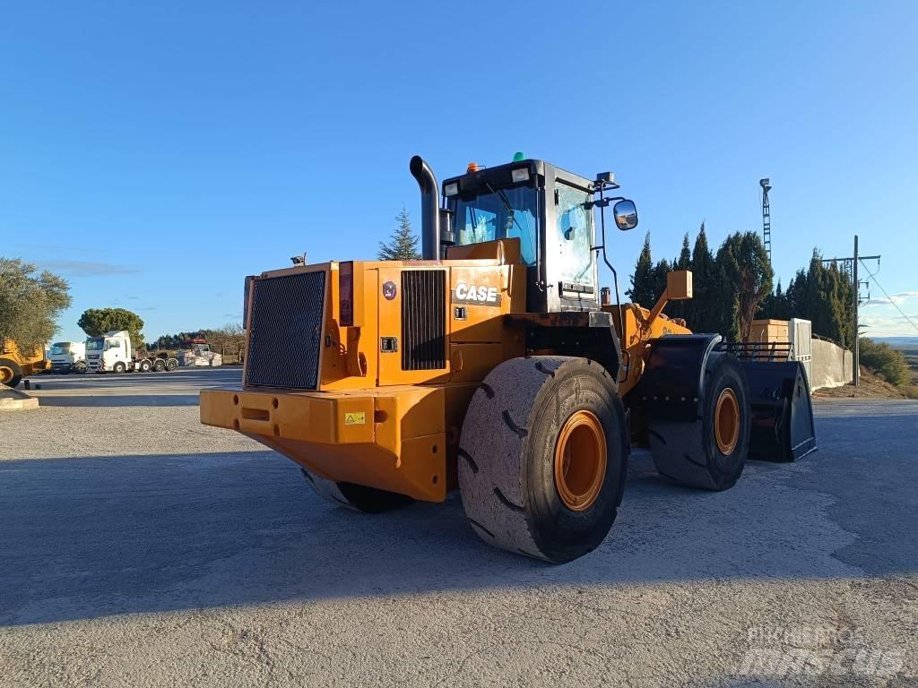CASE 821C XR Wielladers