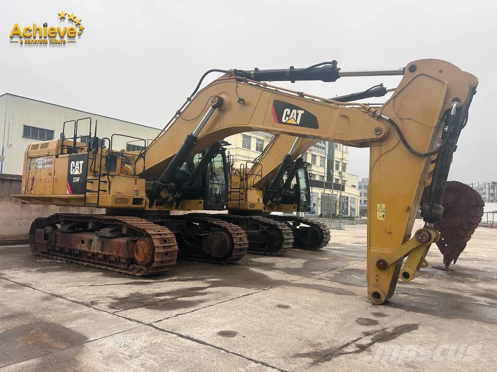CAT 374 Rupsgraafmachines