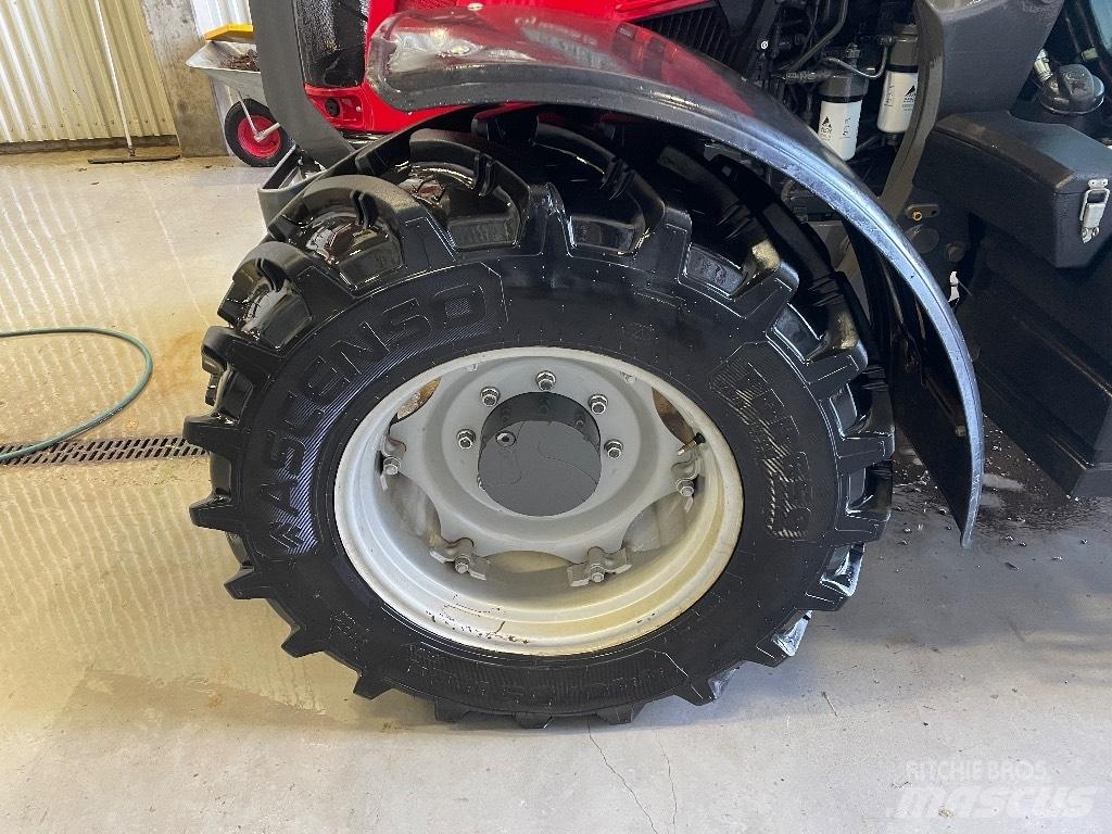 Massey Ferguson 5713 Tractoren