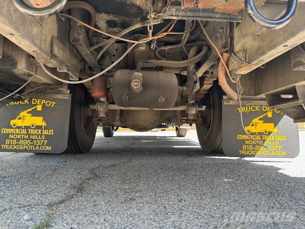 GMC Topkick C 7500 Vlakke laadvloer met kraan