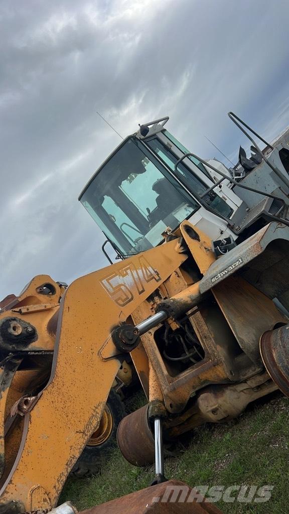 Liebherr L 574 Rupsbanden, kettingen en onderstel