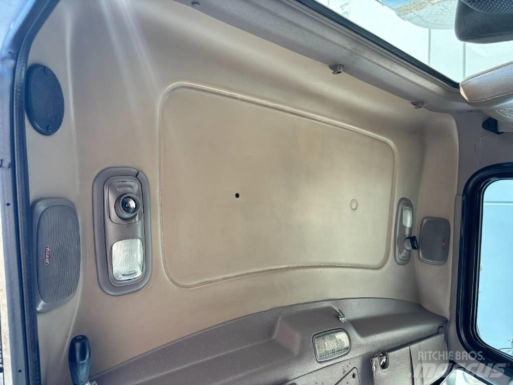 Peterbilt 367 Trekkers