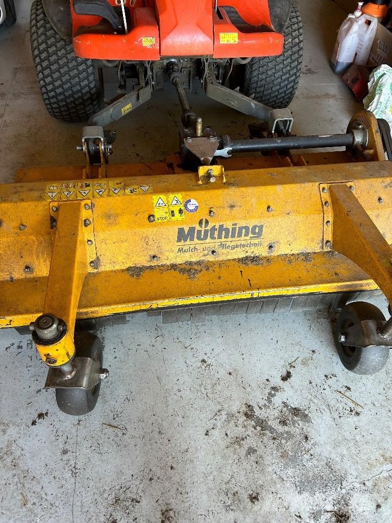 Kubota F 251 Gemonteerde en gesleepte maaiers