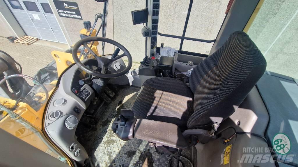 Volvo L 120 F Wielladers