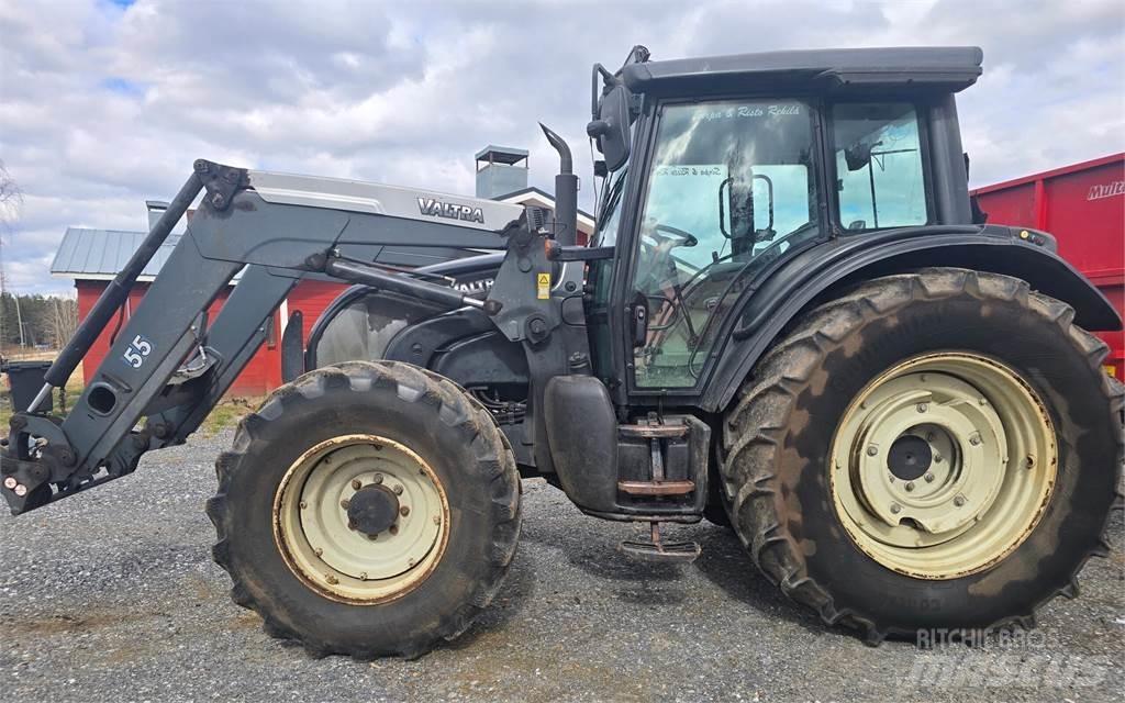 Valtra N141 HiTech Tractoren
