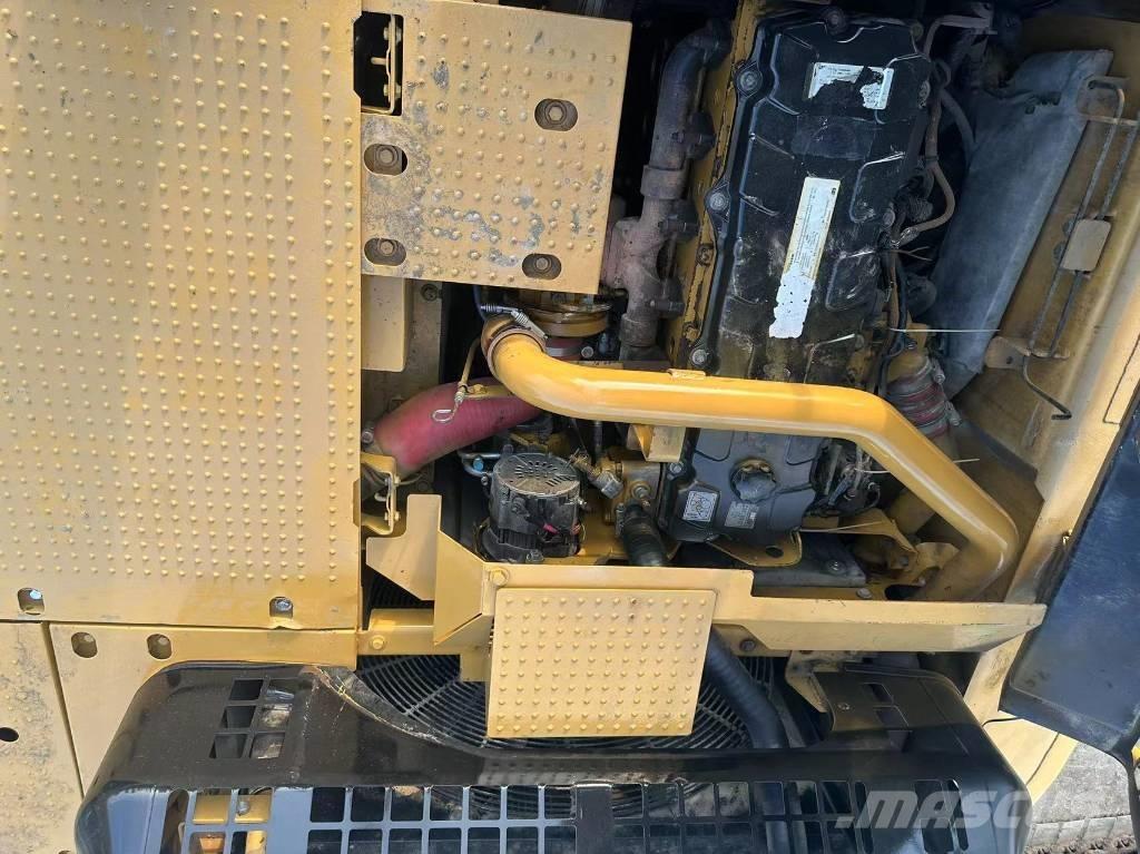 CAT 330 D Rupsgraafmachines