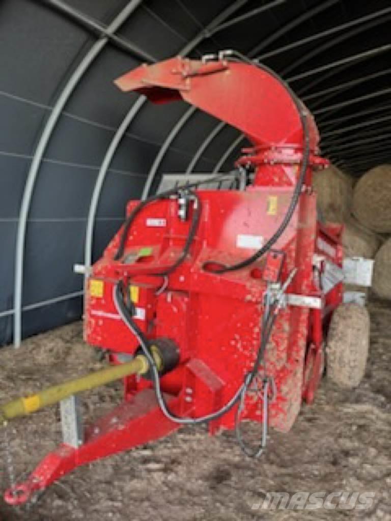 Silofarmer P 280 Balenhakselaars, -snijders en -afwikkelaars