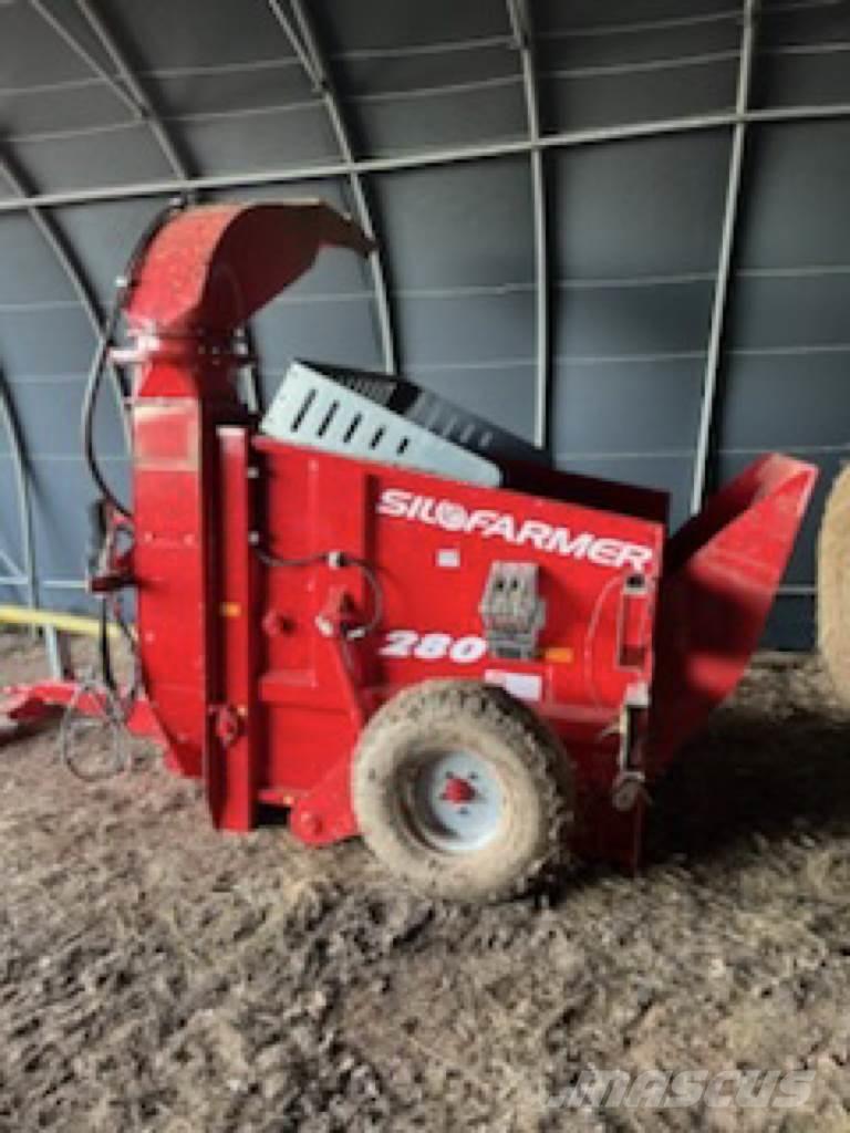 Silofarmer P 280 Balenhakselaars, -snijders en -afwikkelaars