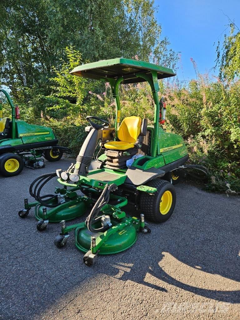 John Deere 7400 A Rough-, trim- en kantmaaiers