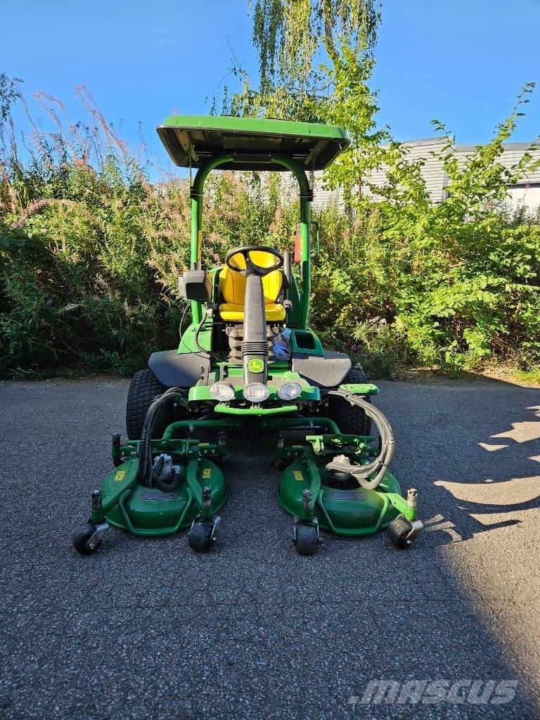 John Deere 7400 A Rough-, trim- en kantmaaiers