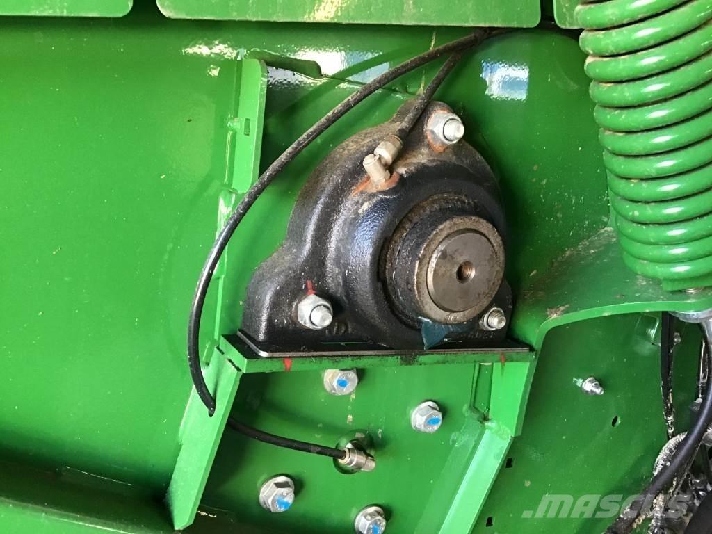 John Deere V461M Ronde-balenpersen
