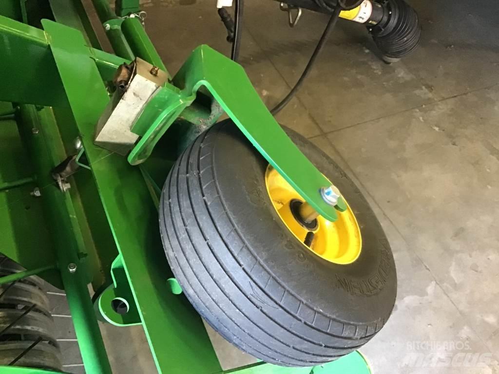 John Deere V461M Ronde-balenpersen