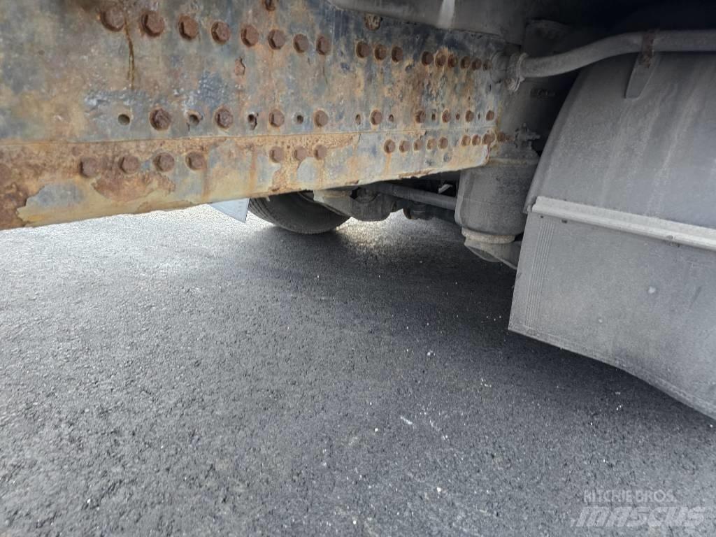 Volvo FM 330 Vlakke laadvloer met kraan