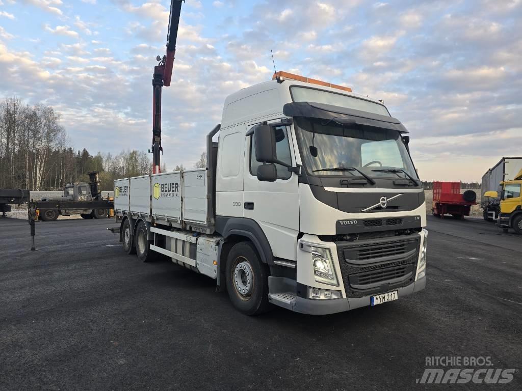 Volvo FM 330 Vlakke laadvloer met kraan