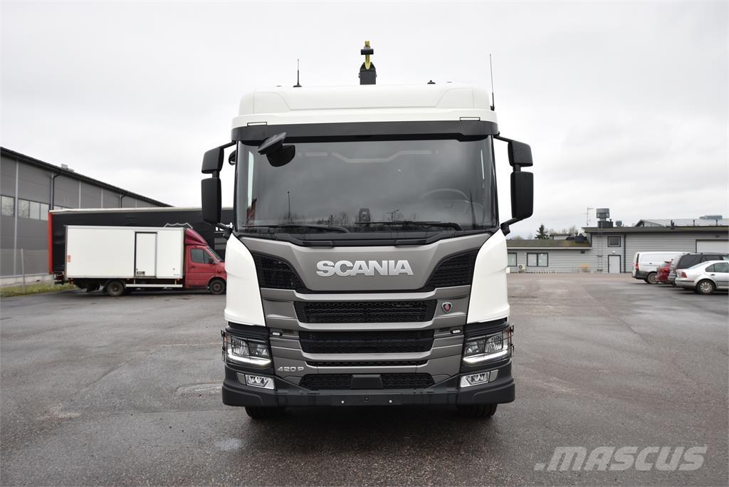 Scania P420 6X2 Vrachtwagen met containersysteem