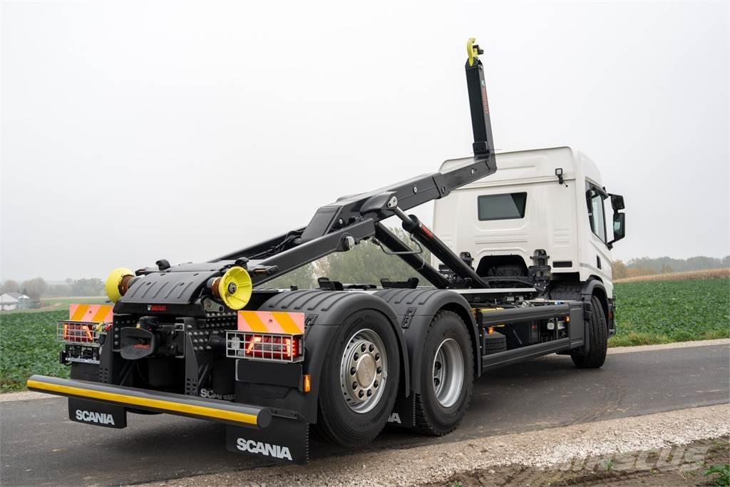 Scania P420 6X2 Vrachtwagen met containersysteem