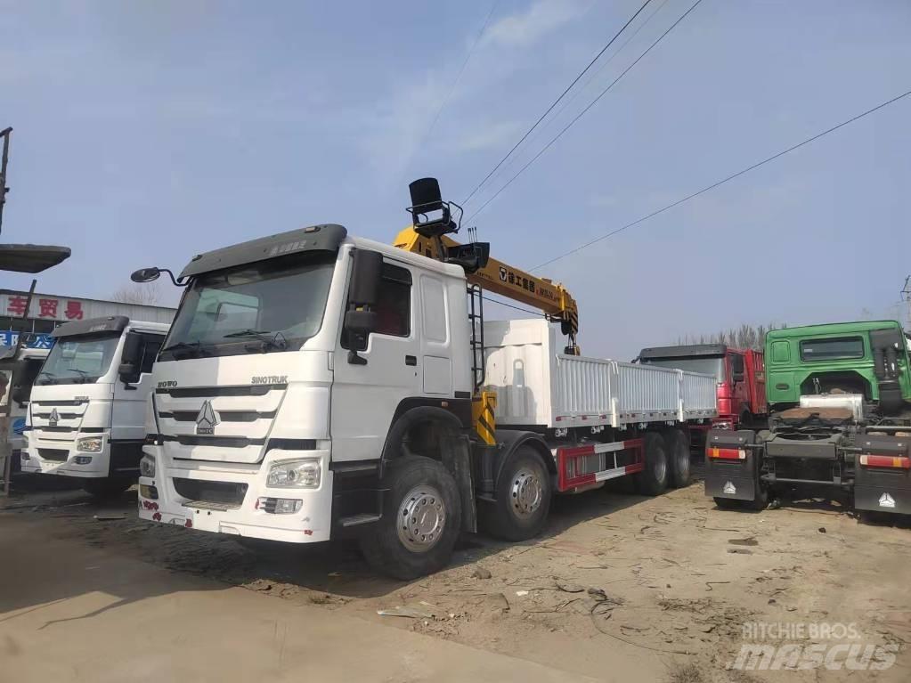 Howo 375 8X4 Vlakke laadvloer met kraan