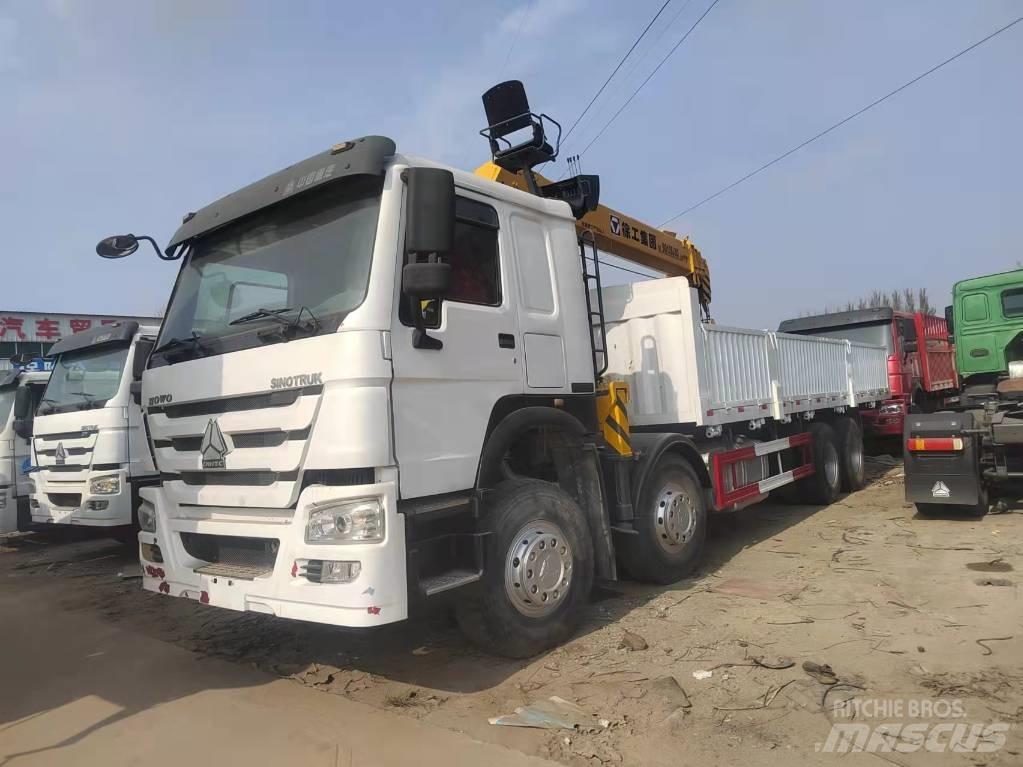 Howo 375 8X4 Vlakke laadvloer met kraan