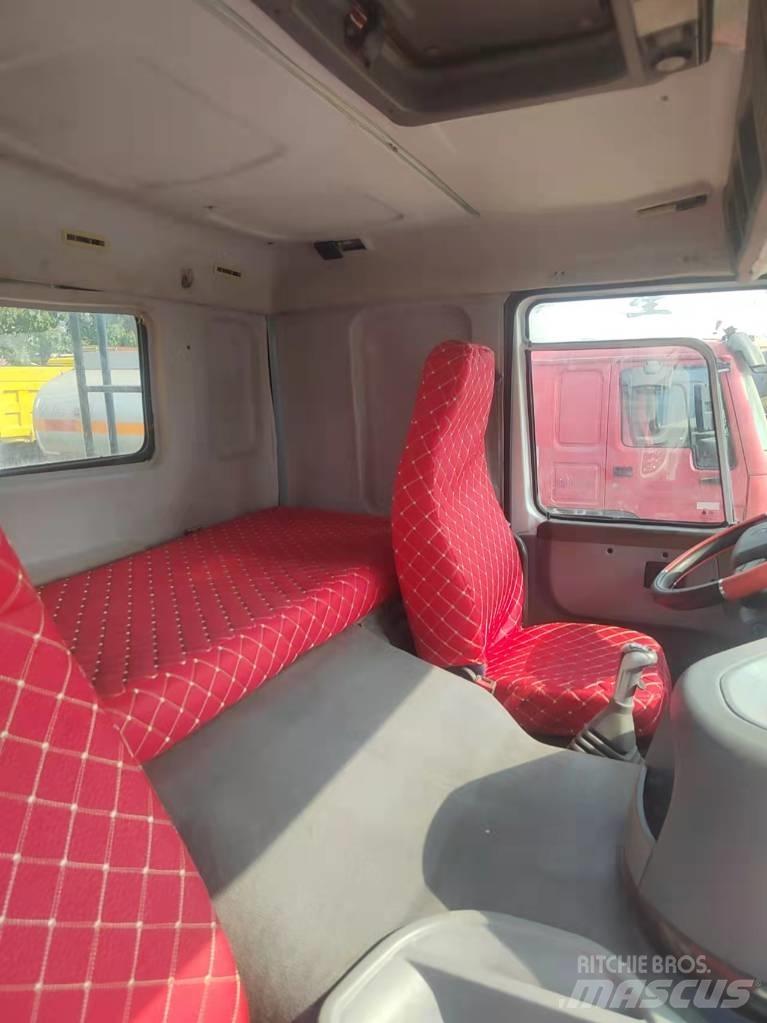 Howo 375 8X4 Vlakke laadvloer met kraan