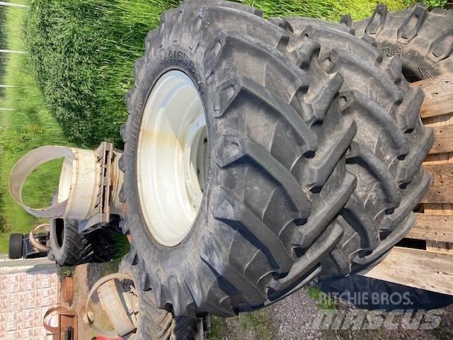 Trelleborg 440/65R24 Banden, wielen en velgen