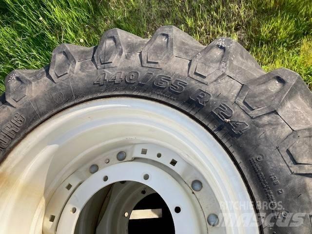 Trelleborg 440/65R24 Banden, wielen en velgen