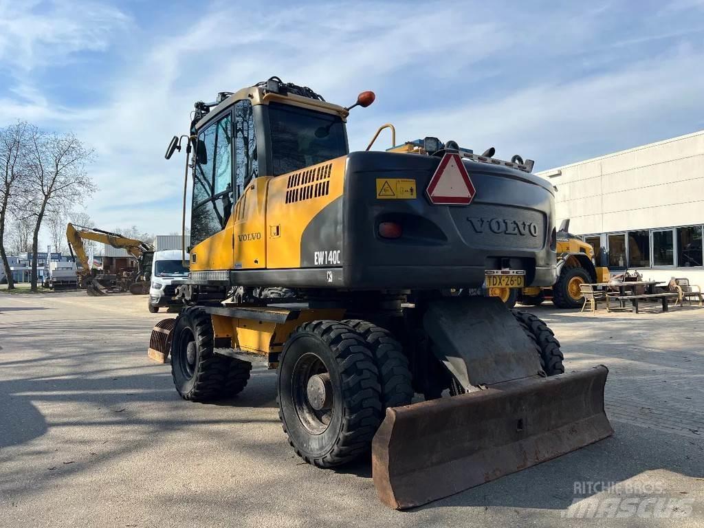 Volvo 140C Wielgraafmachines
