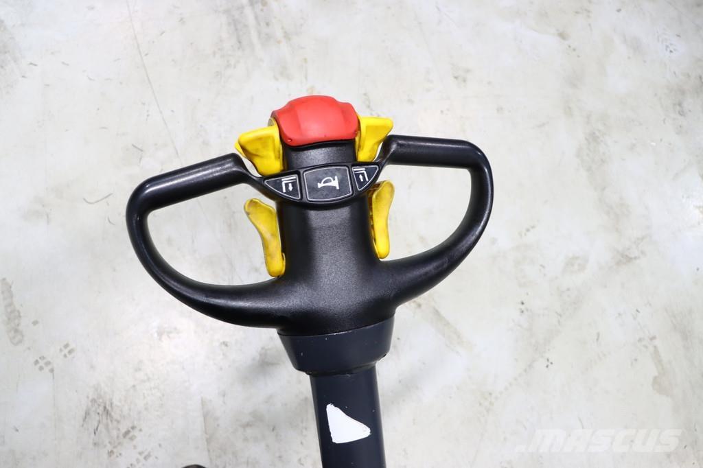 Komatsu CNI 14 Stapelaar meeloop