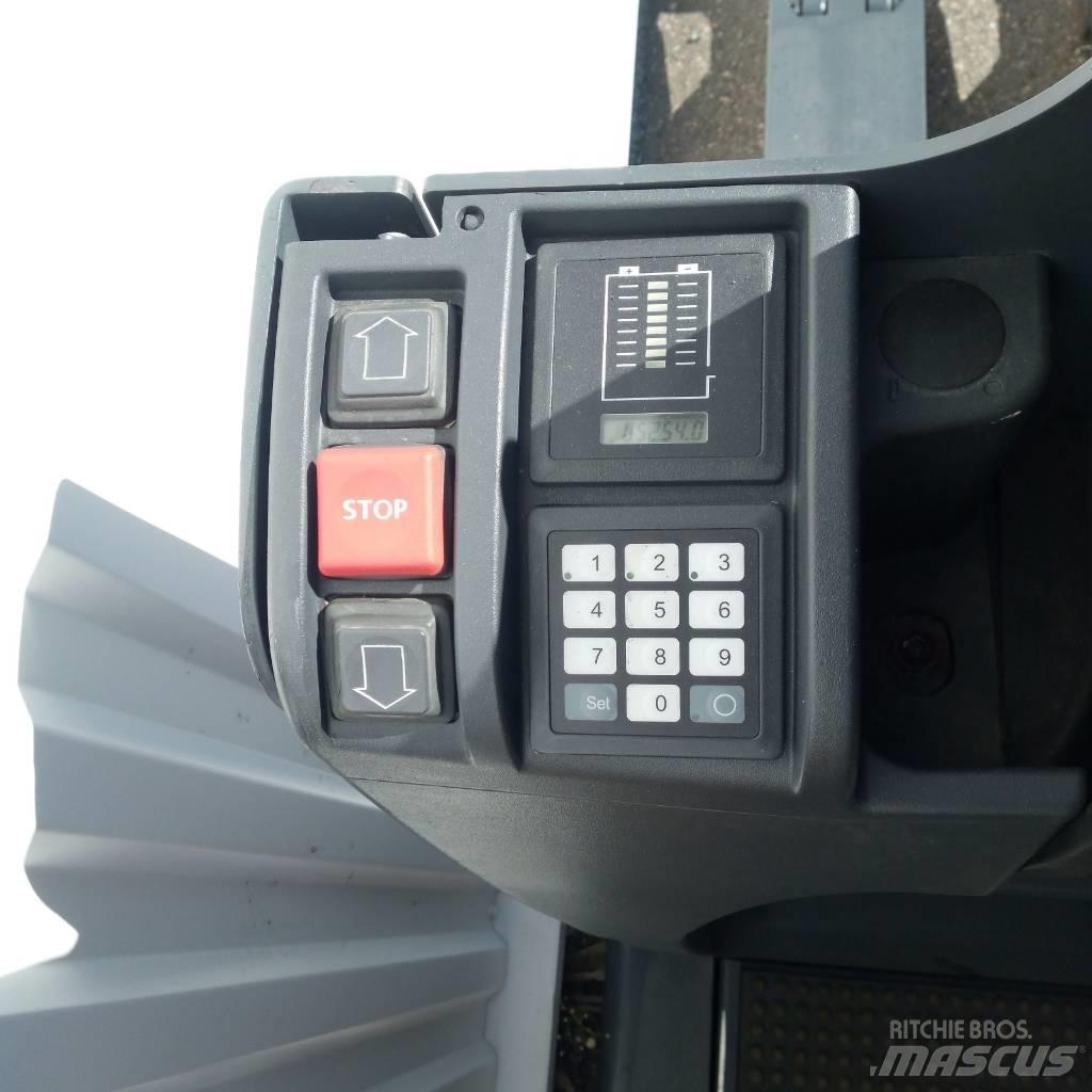 Jungheinrich ECE 220 Orderpicker voor laag niveau