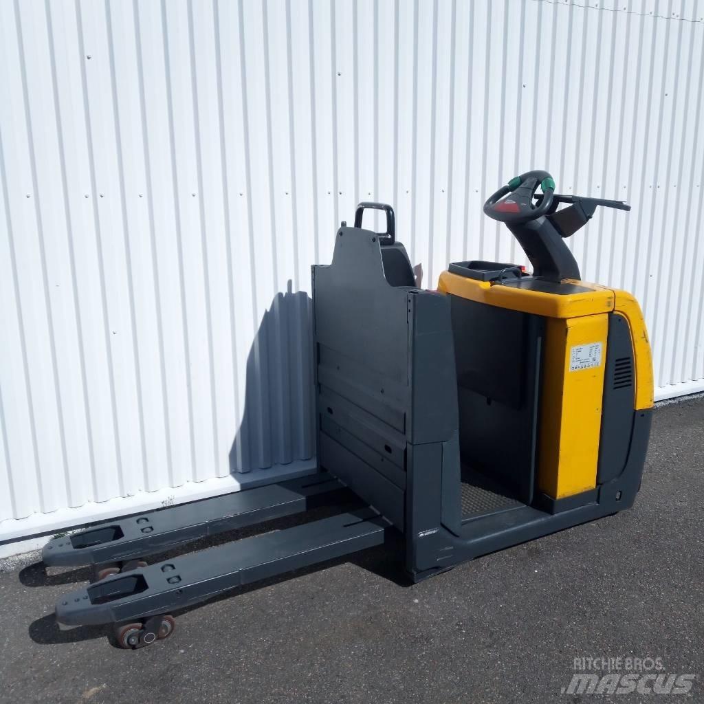 Jungheinrich ECE 220 Orderpicker voor laag niveau