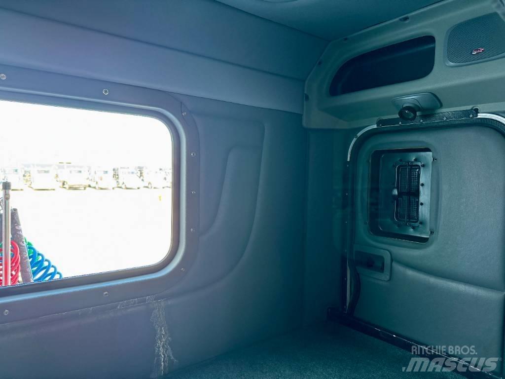 Peterbilt 389 Trekkers